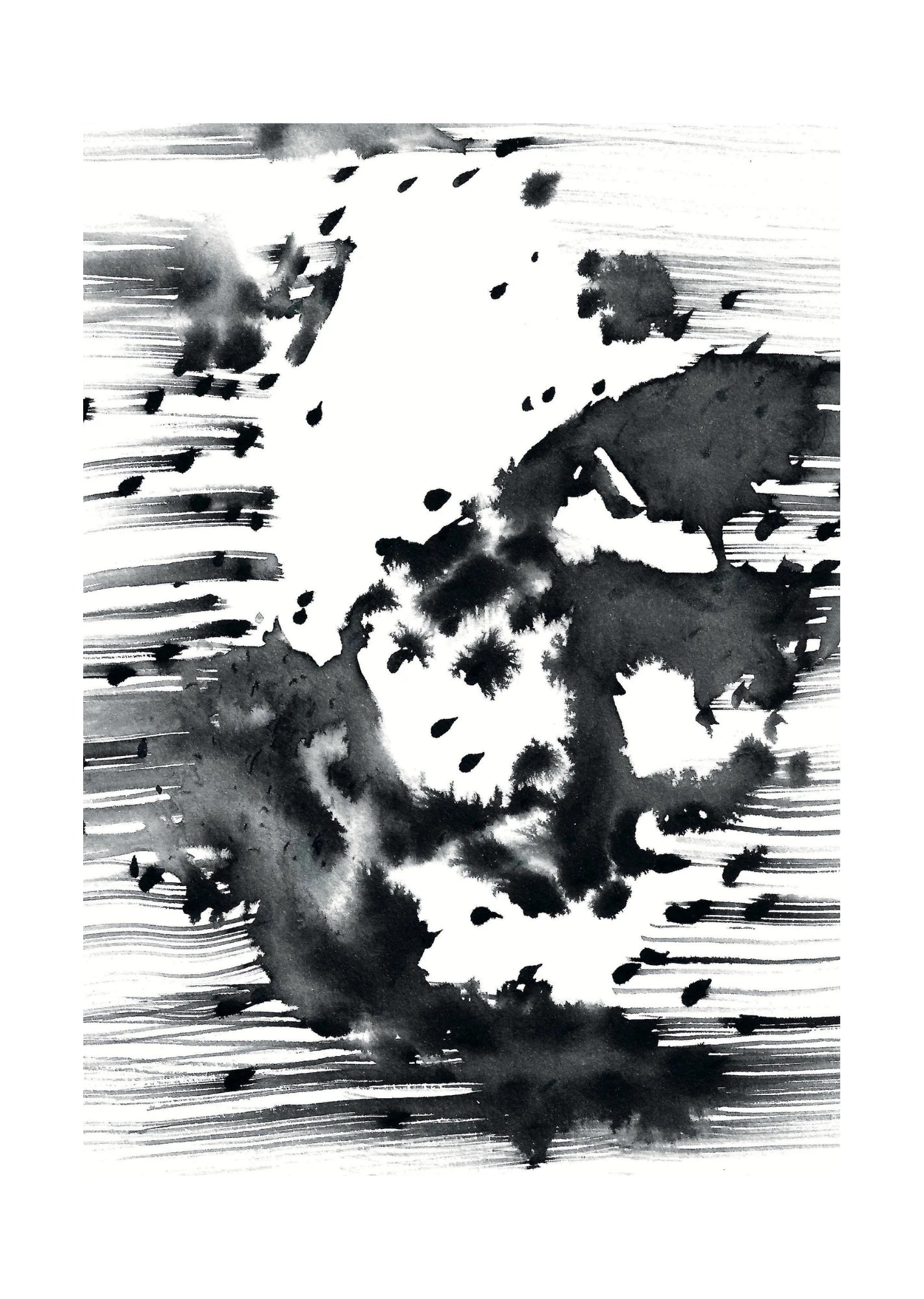 Svartvit abstrakt poster med expressiva bläckformer och dynamiska penseldrag.