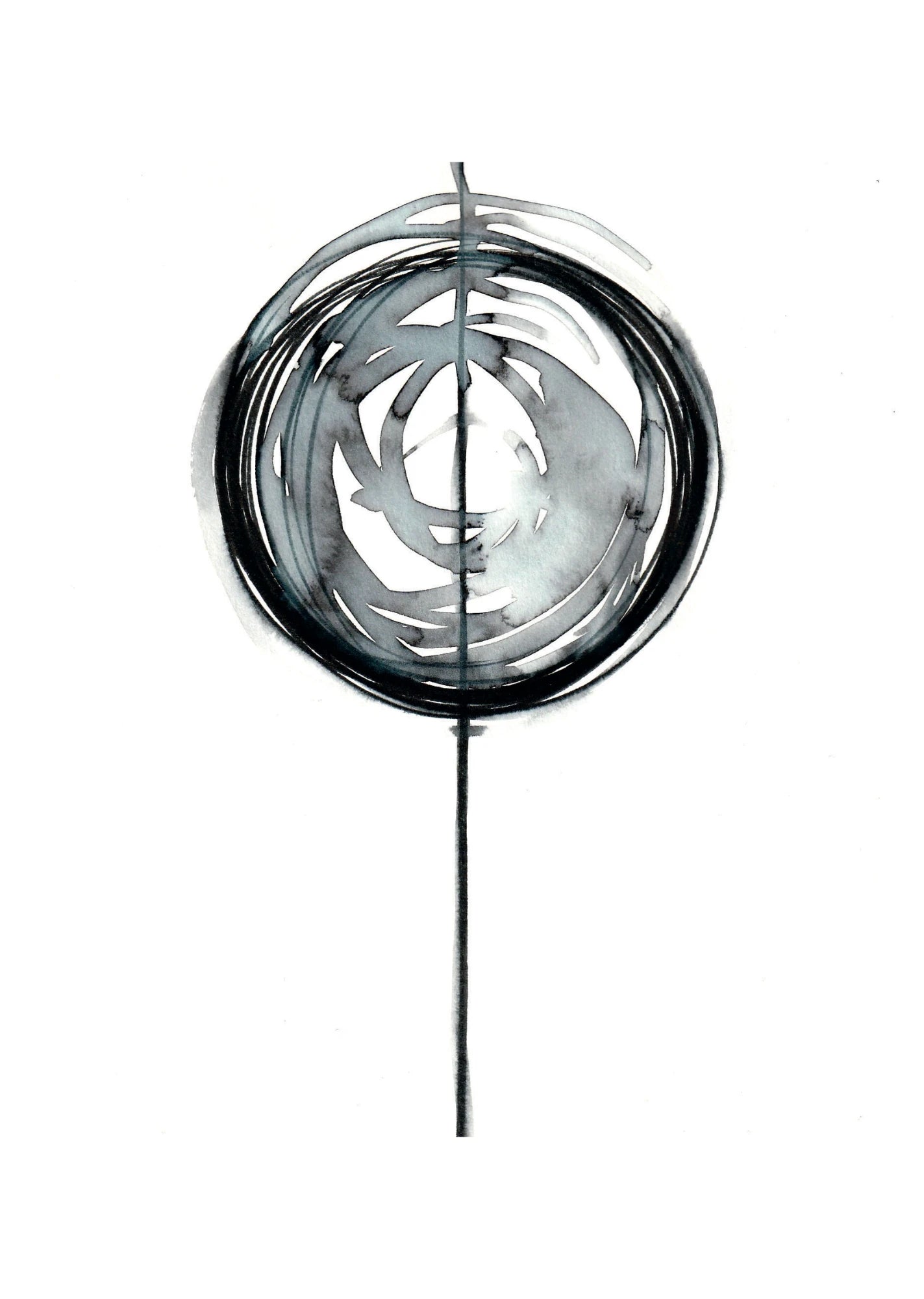 Minimalistisk abstrakt poster med cirkulära bläckformer i svart och grått på ljus bakgrund.
